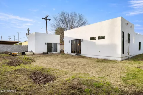 Exterior - 1807 W Osborn Rd, Phoenix, AZ 85015 photo 9 of 31