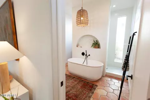 Bath - 1807 W Osborn Rd, Phoenix, AZ 85015 photo 2 of 13