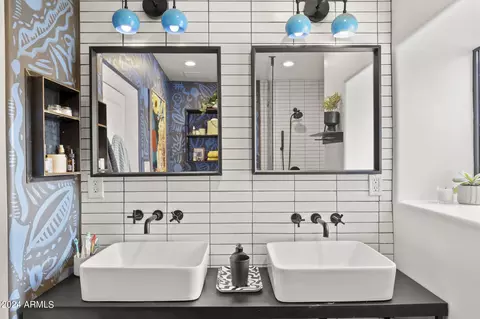 Bath - 1807 W Osborn Rd, Phoenix, AZ 85015 photo 12 of 13