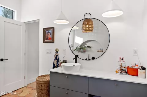 Bath - 1807 W Osborn Rd, Phoenix, AZ 85015 photo 4 of 13