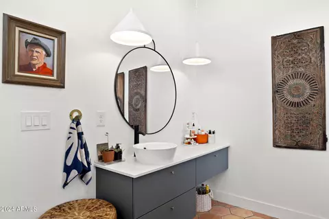 Bath - 1807 W Osborn Rd, Phoenix, AZ 85015 photo 5 of 13