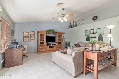 Living - 9425 Evergreen St, Mesa, AZ 85207 photo 4 of 8