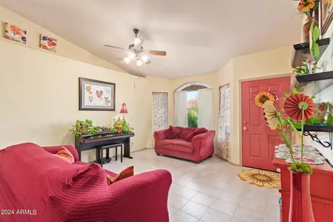 Living - 9425 Evergreen St, Mesa, AZ 85207 photo 3 of 8