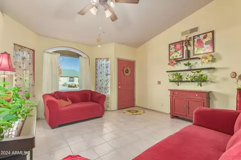 Living - 9425 Evergreen St, Mesa, AZ 85207 photo 2 of 8