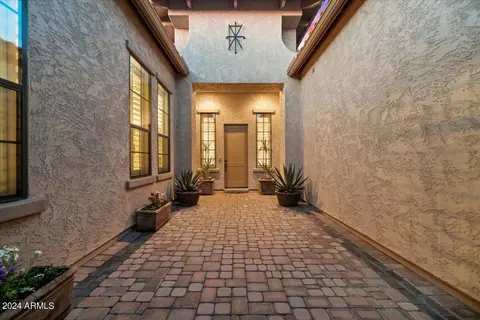 8452 E Laurel St, Mesa, AZ 85207 photo 2