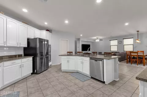 Kitchen - 4151 E Nunneley Rd, Gilbert, AZ 85296 photo 4 of 7