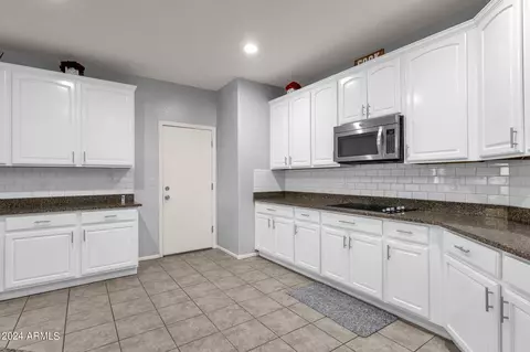 Kitchen - 4151 E Nunneley Rd, Gilbert, AZ 85296 photo 3 of 7