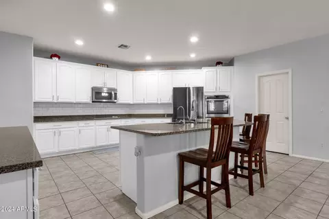 Kitchen - 4151 E Nunneley Rd, Gilbert, AZ 85296 photo 2 of 7