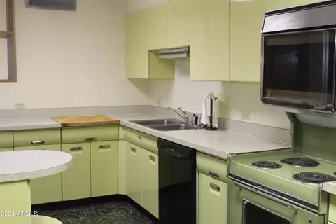 Kitchen - 2201 N Central Ave #4F, Phoenix, AZ 85004 photo 3 of 5