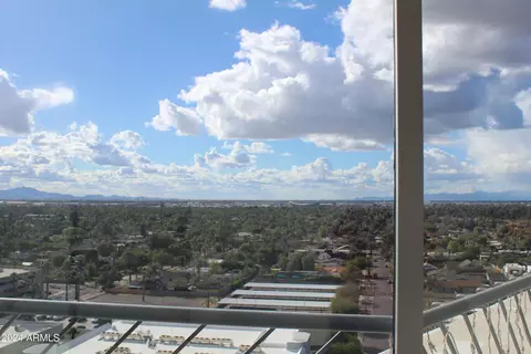 View/Area - 2201 N Central Ave #4F, Phoenix, AZ 85004 photo 4 of 4