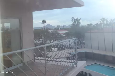 Living - 2201 N Central Ave #4F, Phoenix, AZ 85004 photo 2 of 2