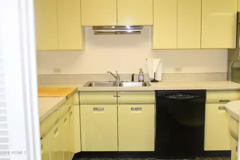 Kitchen - 2201 N Central Ave #4F, Phoenix, AZ 85004 photo 1 of 5