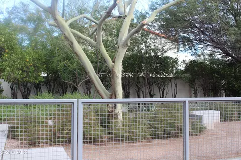 Exterior - 2201 N Central Ave #4F, Phoenix, AZ 85004 photo 6 of 9