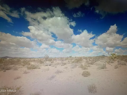 8526 W Mcgrath Dr #86, White Hills, AZ 86445