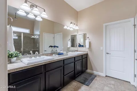Bath - 1083 E Buckingham Ave, Gilbert, AZ 85297 photo 1 of 4