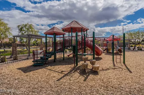View/Area - 1083 E Buckingham Ave, Gilbert, AZ 85297 photo 2 of 6