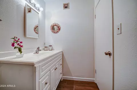 4716 E Saint Catherine Ave, Phoenix, AZ 85042 photo 17