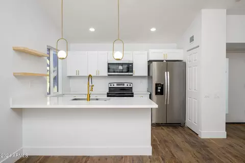 7030 S 40th Pl, Phoenix, AZ 85042 photo 2