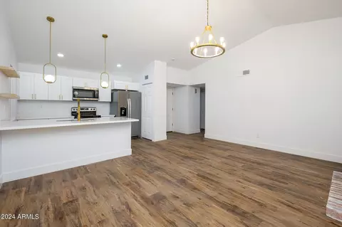 7030 S 40th Pl, Phoenix, AZ 85042 photo 5