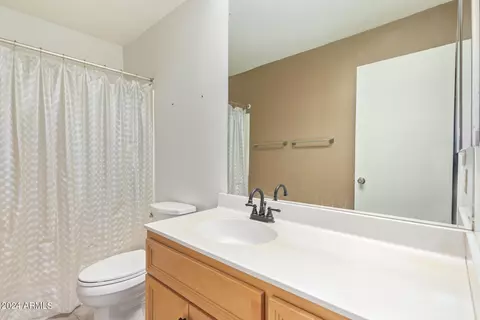 Bath - 2917 W Cholla St, Phoenix, AZ 85029 photo 4 of 4