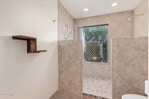 Bath - 2917 W Cholla St, Phoenix, AZ 85029 photo 3 of 4