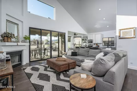 Living - 16014 S 13th Pl, Phoenix, AZ 85048 photo 2 of 7