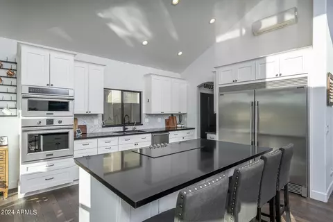 Kitchen - 16014 S 13th Pl, Phoenix, AZ 85048 photo 2 of 3