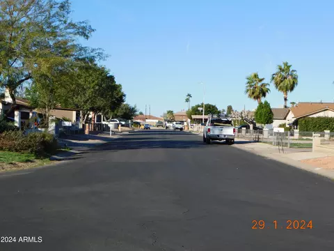 818 E Desert Dr S, Phoenix, AZ 85042 photo 2