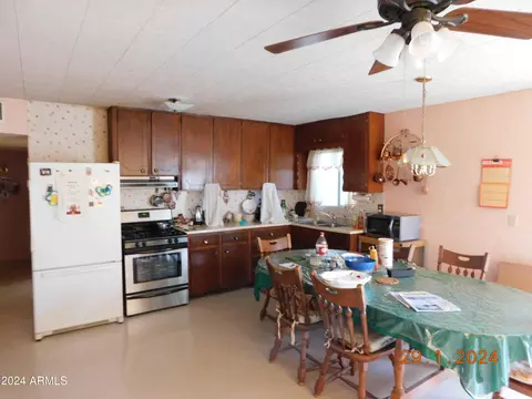 818 E Desert Dr S, Phoenix, AZ 85042 photo 4