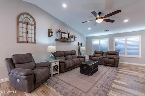 2059 E Lindrick Dr, Gilbert, AZ 85298 photo 2
