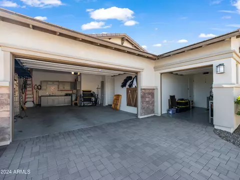 Exterior - 2333 E Chama Dr, Phoenix, AZ 85024 photo 9 of 22