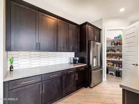 Kitchen - 2333 E Chama Dr, Phoenix, AZ 85024 photo 4 of 9