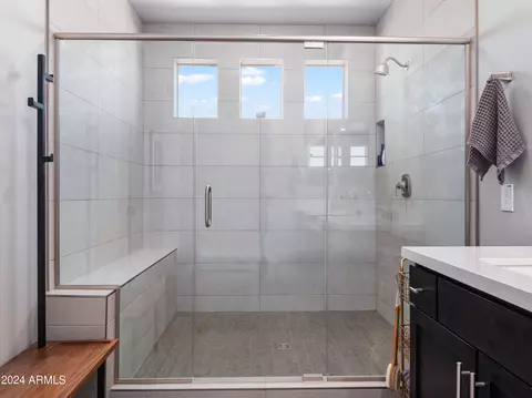 Bath - 2333 E Chama Dr, Phoenix, AZ 85024 photo 2 of 8