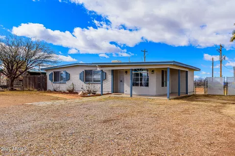719 N Skyline Dr, Huachuca City, AZ 85616
