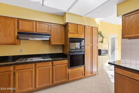 Kitchen - 4116 E Cortez St, Phoenix, AZ 85028 photo 3 of 3