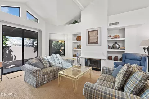 Living - 4116 E Cortez St, Phoenix, AZ 85028 photo 2 of 4