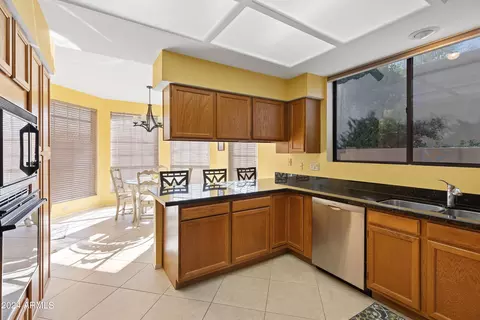 Kitchen - 4116 E Cortez St, Phoenix, AZ 85028 photo 2 of 3