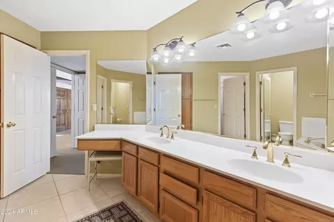 Bath - 4116 E Cortez St, Phoenix, AZ 85028 photo 3 of 5