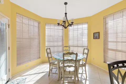 Dining - 4116 E Cortez St, Phoenix, AZ 85028 photo 1 of 2