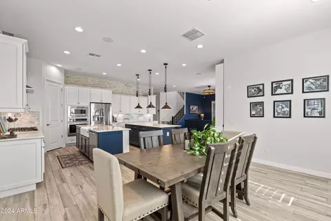 Dining - 6631 E Libby St, Phoenix, AZ 85054 photo 2 of 2