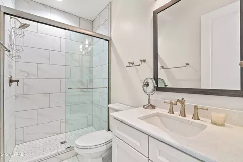 Bath - 6631 E Libby St, Phoenix, AZ 85054 photo 5 of 8