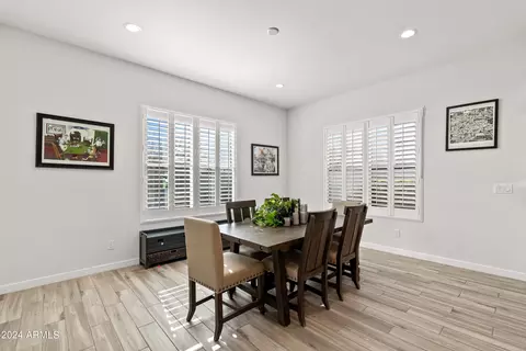 Dining - 6631 E Libby St, Phoenix, AZ 85054 photo 1 of 2