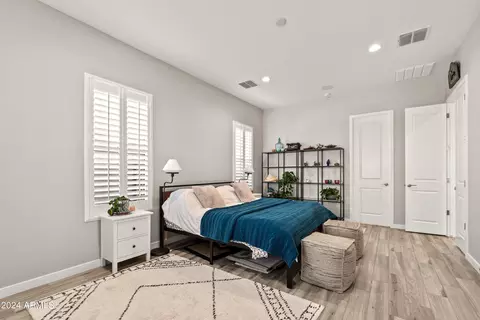 Bedroom - 6631 E Libby St, Phoenix, AZ 85054 photo 4 of 9