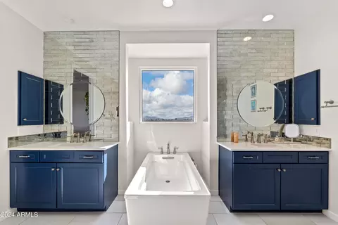 Bath - 6631 E Libby St, Phoenix, AZ 85054 photo 7 of 8