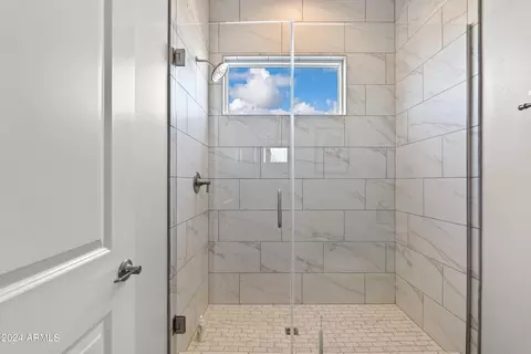 Bath - 6631 E Libby St, Phoenix, AZ 85054 photo 2 of 8