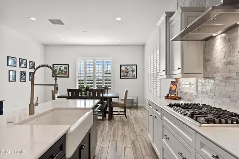 Kitchen - 6631 E Libby St, Phoenix, AZ 85054 photo 2 of 5