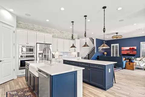Kitchen - 6631 E Libby St, Phoenix, AZ 85054 photo 4 of 5