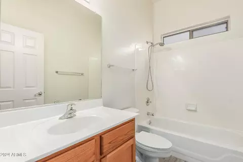 Bath - 768 E Stottler Dr, Gilbert, AZ 85296 photo 3 of 3