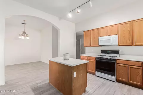 Kitchen - 768 E Stottler Dr, Gilbert, AZ 85296 photo 2 of 5