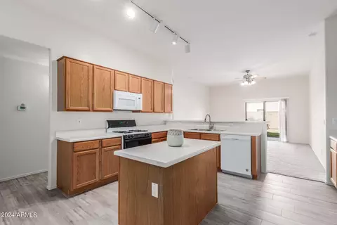 Kitchen - 768 E Stottler Dr, Gilbert, AZ 85296 photo 3 of 5